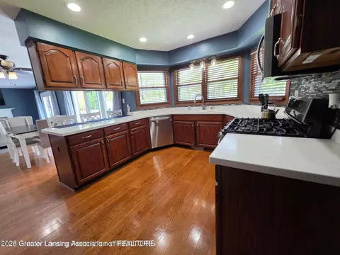 Kitchen - 301 Windy Rush Ln, Dewitt, MI 48820 photo 5 of 6