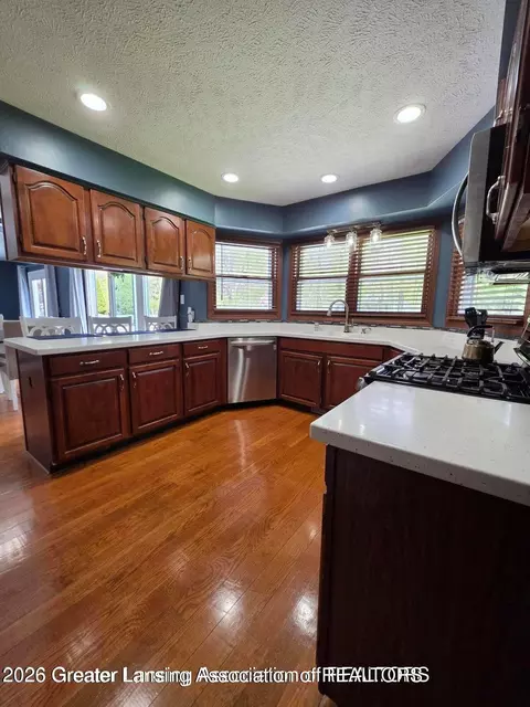 Kitchen - 301 Windy Rush Ln, Dewitt, MI 48820 photo 4 of 6