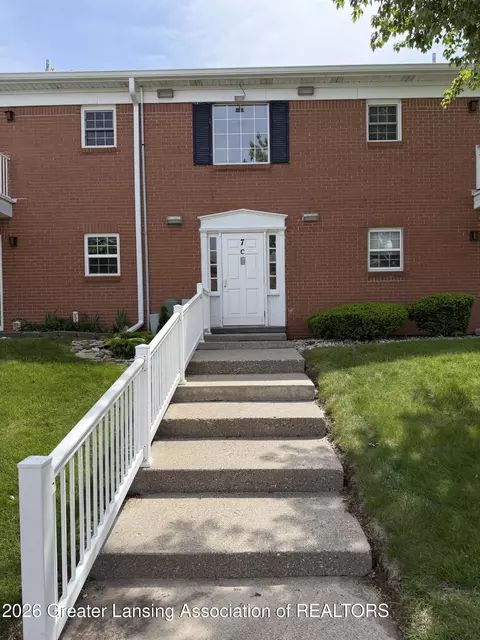3333 Moores River Dr #712, Lansing, MI 48911