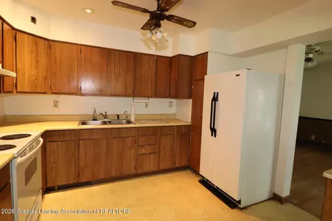 Kitchen - 1345 W Stoll Rd, Dewitt, MI 48820 photo 2 of 2