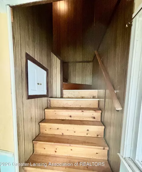 Entry Way - 2212 Lyons Ave, Lansing, MI 48910 photo 2 of 4