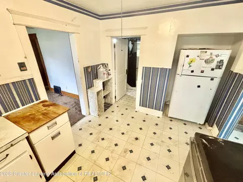 Entry Way - 2212 Lyons Ave, Lansing, MI 48910 photo 1 of 4