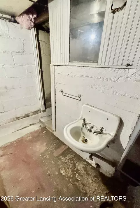 Bath - 2212 Lyons Ave, Lansing, MI 48910 photo 3 of 3