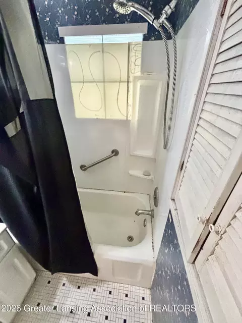 Bath - 2212 Lyons Ave, Lansing, MI 48910 photo 1 of 3