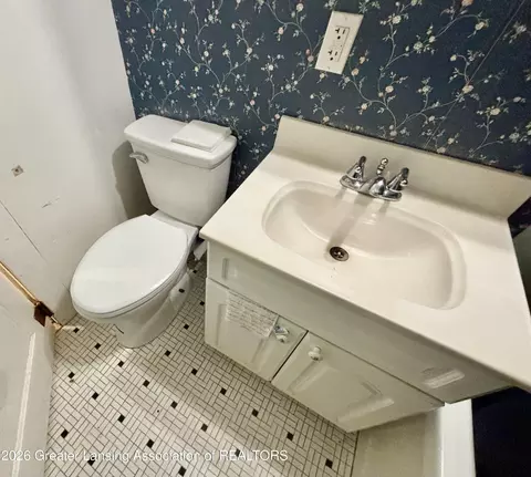 Bath - 2212 Lyons Ave, Lansing, MI 48910 photo 2 of 3