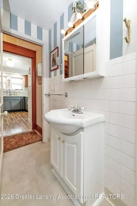 Bath - 1342 Eureka St, Lansing, MI 48912 photo 1 of 2