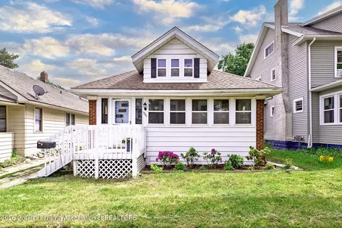 1342 Eureka St, Lansing, MI 48912