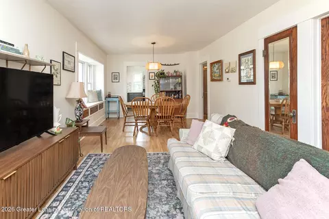 Living - 1342 Eureka St, Lansing, MI 48912 photo 2 of 3