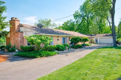 3619 Waverly Hills Rd, Lansing, MI 48917