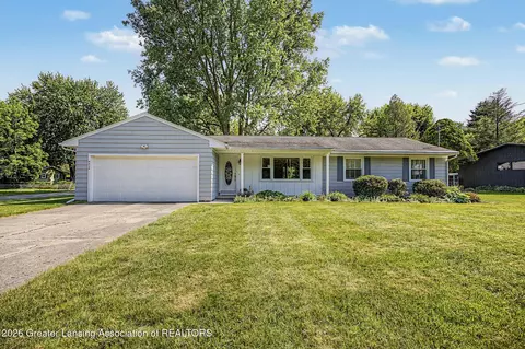 4039 N Pine Dell Dr, Lansing, MI 48911