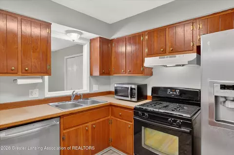 Kitchen - 2037 Webster Rd, Lansing, MI 48917 photo 4 of 5
