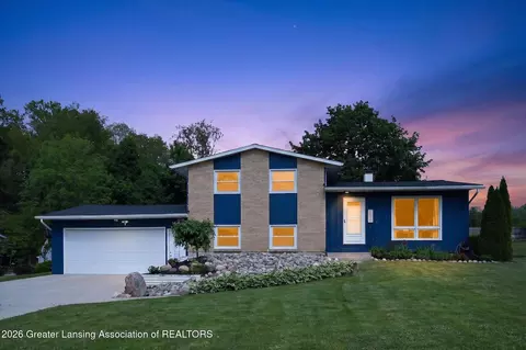 619 Charleston Rd, Lansing, MI 48917