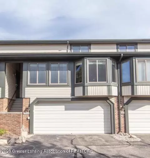 1104 Washington Cir, Northville, MI 48167