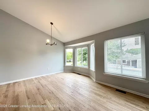 1104 Washington Cir, Northville, MI 48167