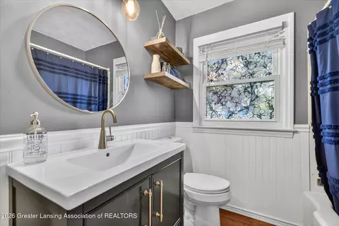 Bath - 2303 Devonshire Ave, Lansing, MI 48910 photo 2 of 3
