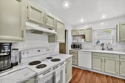 Kitchen - 2303 Devonshire Ave, Lansing, MI 48910 photo 1 of 3