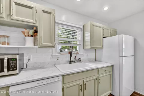 Kitchen - 2303 Devonshire Ave, Lansing, MI 48910 photo 2 of 3