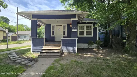 942 Dakin St, Lansing, MI 48912