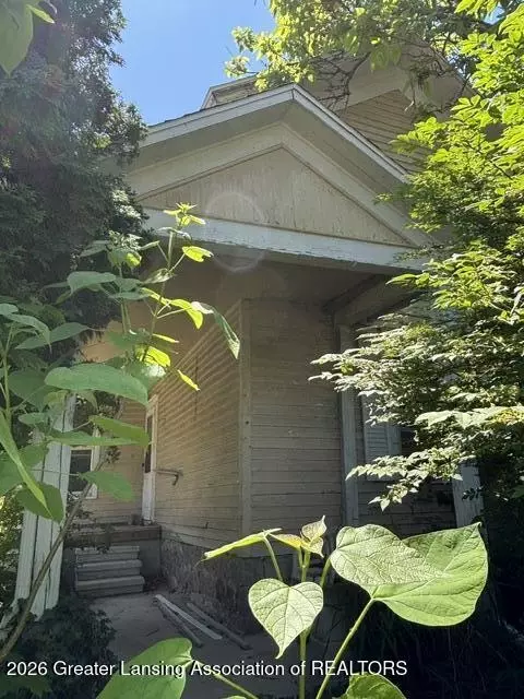 1213 W Ottawa St, Lansing, MI 48915