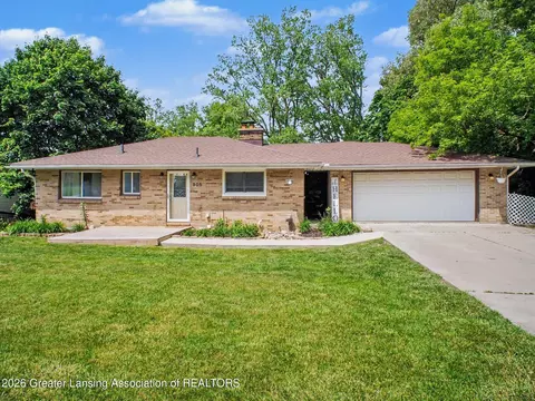 805 Dryer Farm Rd, Lansing, MI 48917