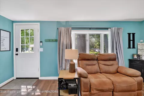 Entry Way - 6000 Greenman St, Haslett, MI 48840 photo 2 of 7