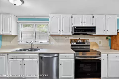 Kitchen - 6000 Greenman St, Haslett, MI 48840 photo 1 of 3