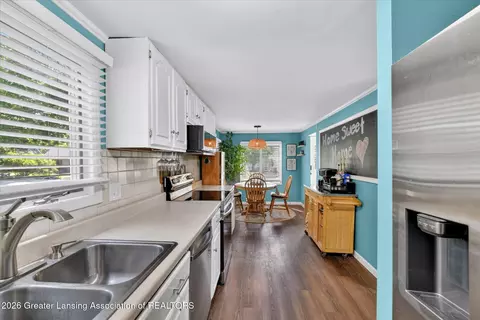 Kitchen - 6000 Greenman St, Haslett, MI 48840 photo 2 of 3