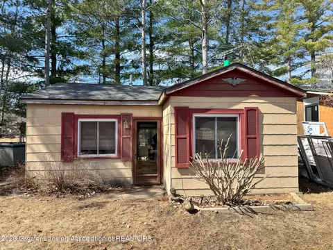 137 Dennis Rd, Gladwin, MI 48624
