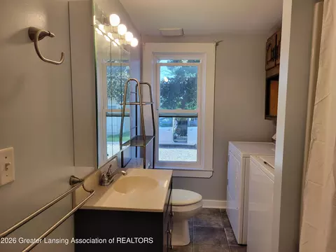 Bath - 4609 W Pratt Rd, Dewitt, MI 48820 photo 1 of 1
