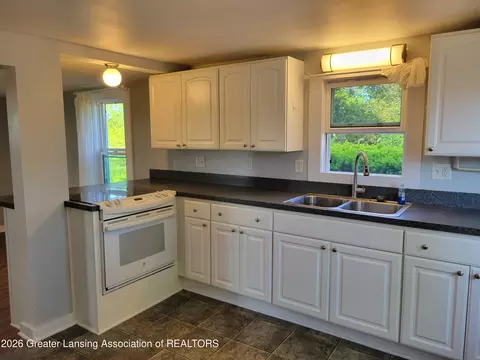 Kitchen - 4609 W Pratt Rd, Dewitt, MI 48820 photo 2 of 2