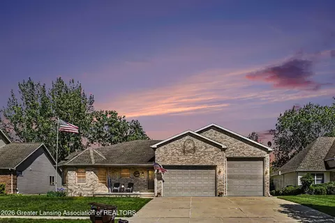 1812 Schoolhouse Rd, Lansing, MI 48917