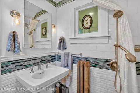 Bath - 424 E Jefferson St, Grand Ledge, MI 48837 photo 2 of 6