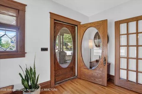 Entry Way - 424 E Jefferson St, Grand Ledge, MI 48837 photo 1 of 7