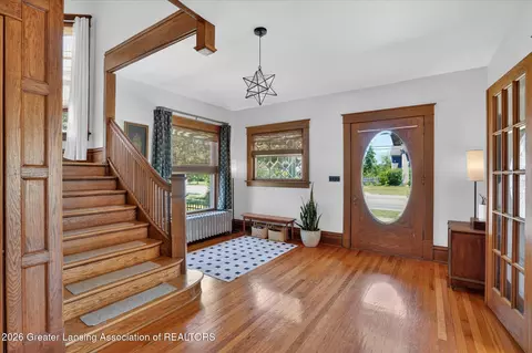 Entry Way - 424 E Jefferson St, Grand Ledge, MI 48837 photo 2 of 7