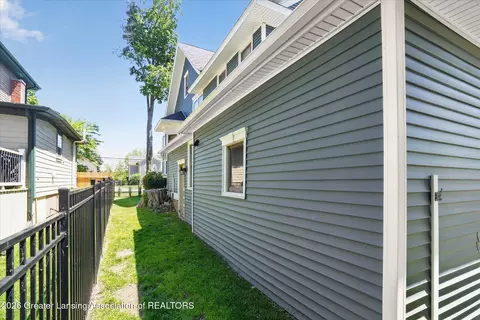 Exterior - 424 E Jefferson St, Grand Ledge, MI 48837 photo 10 of 11