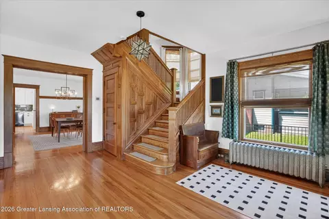 Entry Way - 424 E Jefferson St, Grand Ledge, MI 48837 photo 3 of 7