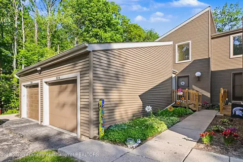 5634 Deville Ct, East Lansing, MI 48823