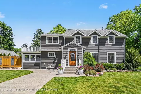 1044 Sunset Ln, East Lansing, MI 48823