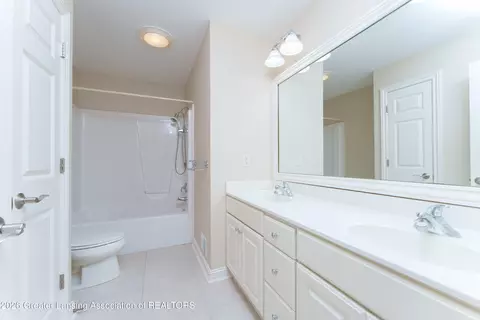 Bath - 2004 Timberview Dr, Okemos, MI 48864 photo 4 of 4