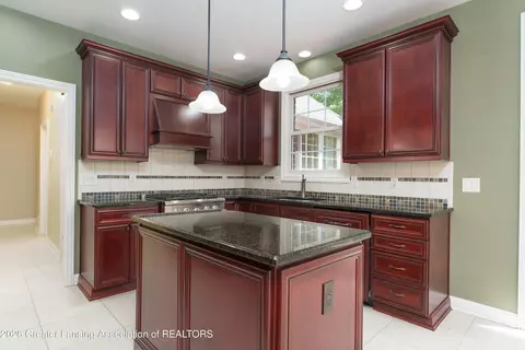 Kitchen - 2004 Timberview Dr, Okemos, MI 48864 photo 2 of 4