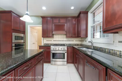 Kitchen - 2004 Timberview Dr, Okemos, MI 48864 photo 3 of 4