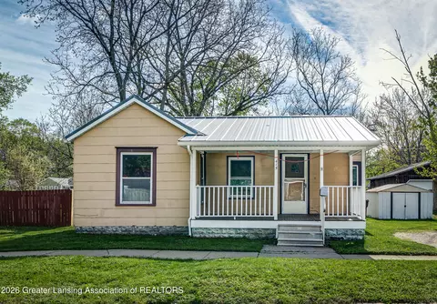 415 Fulton St, Williamston, MI 48895