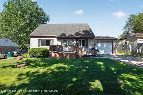 2115 Darby Dr, Lansing, MI 48906