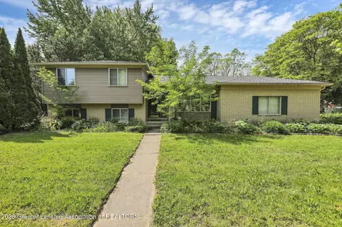 2356 Hinge Dr, Troy, MI 48083