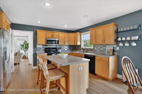Kitchen - 11430 W Howe Rd, Eagle, MI 48822 photo 4 of 5