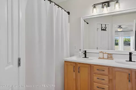 Bath - 11430 W Howe Rd, Eagle, MI 48822 photo 1 of 3