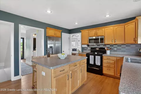 Kitchen - 11430 W Howe Rd, Eagle, MI 48822 photo 3 of 5