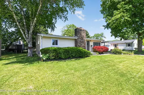 410 Schoolcraft St, Grand Ledge, MI 48837