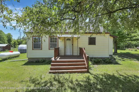946 E Henry St, Charlotte, MI 48813