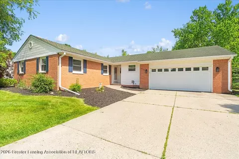 4131 Driftwood Dr, Dewitt, MI 48820